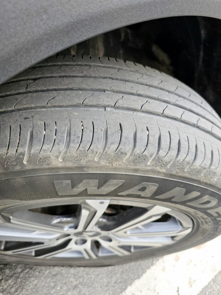 Mahindra XUV700 f Tyre.jpg