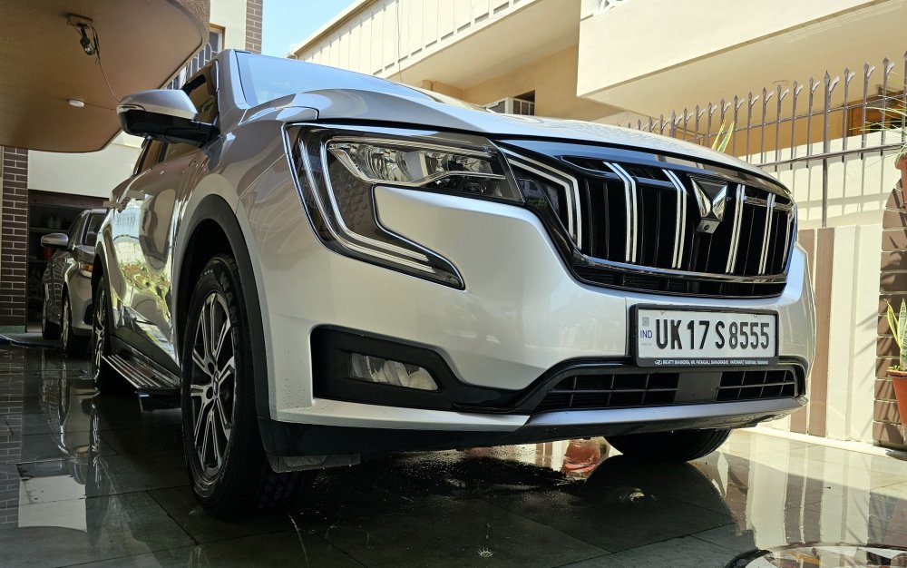 Mahindra XUV700 Wash Wax 1.jpg