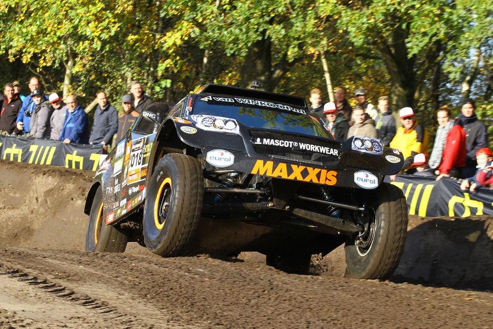 Maxxis again main sponsor & tyre partner of team Tim Coronel in Dakar 2019.jpg