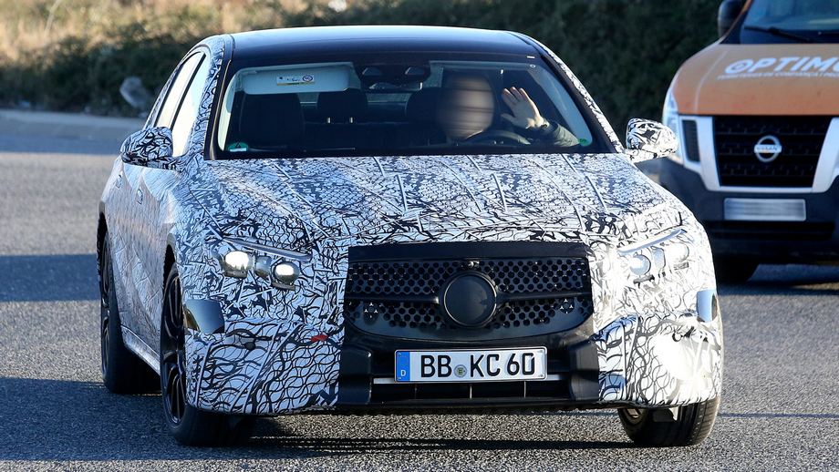 Mercedes E-Class spy shot -13.jpg