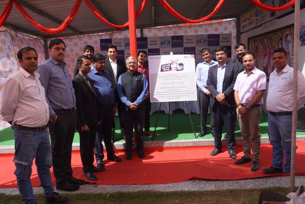 Mr Rajib Ghosh - RMCC, Tata Motors and Mr Ashok Khandelwal - GM, Pasco Motors along with senio...JPG