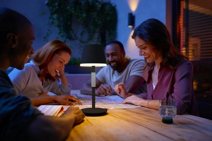 Philips-Hue-Go-portable-table-lamp-lifestyle.jpg