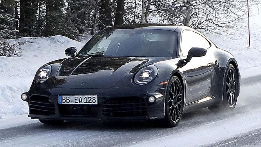 Porsche 911 facelift spyshot-10.jpg