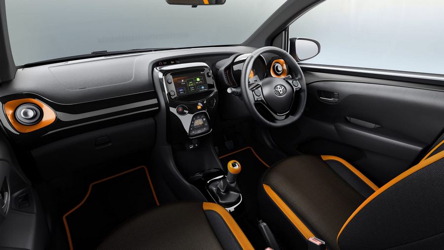 Toyota Aygo JBL-3.jpg