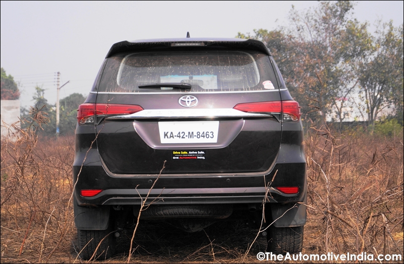 Toyota-Fortuner-Rear-View.jpg