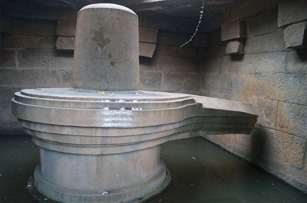 xbadavilinga-temple-hampi.jpg.pagespeed.ic.NLOdIfnTmi.jpg