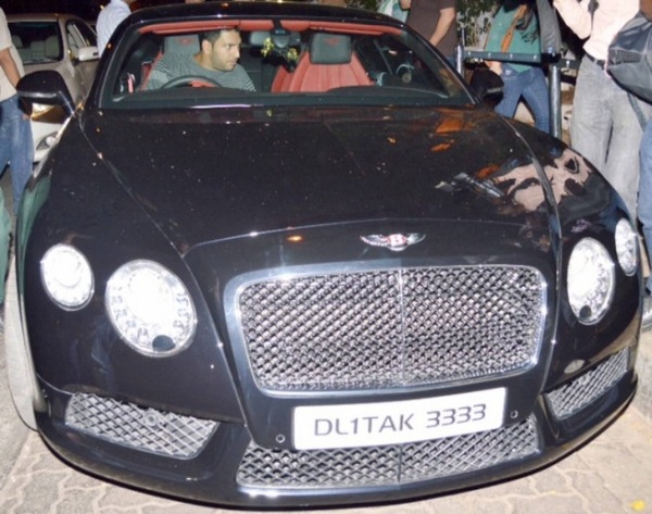 Yuvraj-Singh-in-his-Bentley-Continental-Flying-Spur.jpg