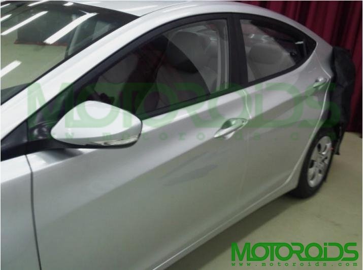 2010_hyundai_elantra_motoroids_4.jpg