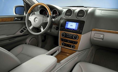 mercedes_gl_interior.jpg