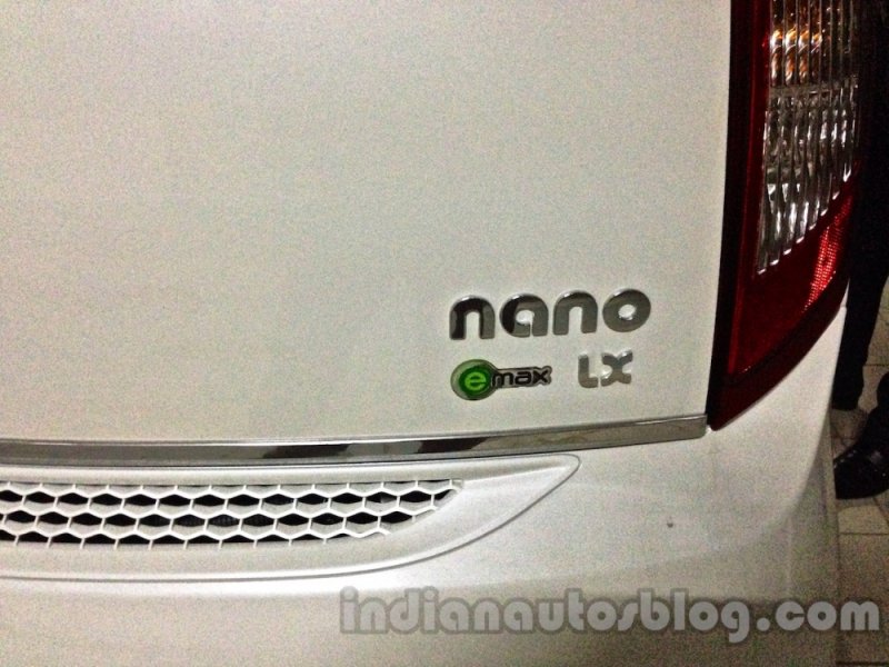 Tata-Nano-emax-CNG-LX-variant-badge.jpg