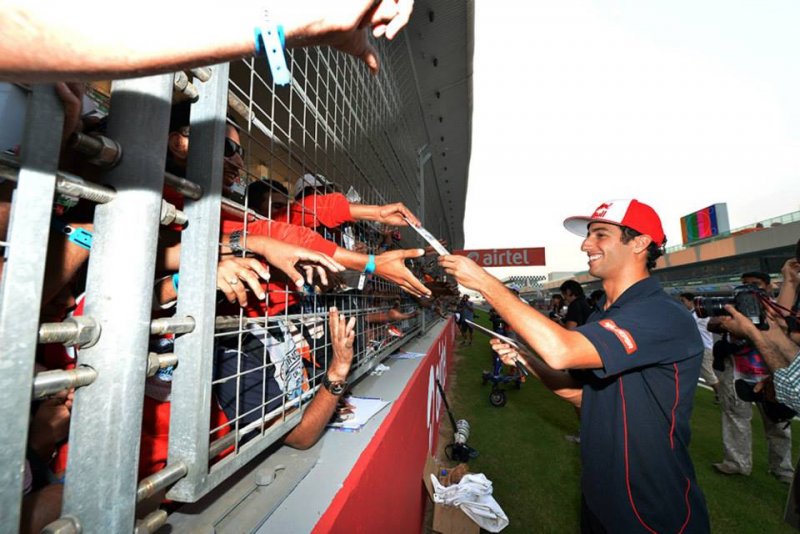 Indian-GP-2013-Autograph-Session-8.jpg