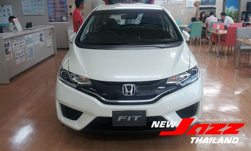 2014-Honda-Fit-white.jpg