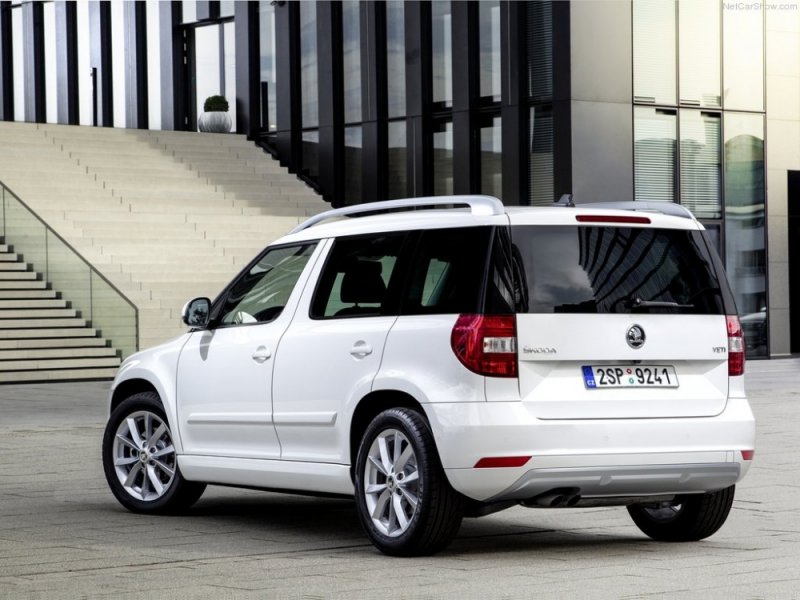 New-Skoda-Yeti-2014-Rear.jpg