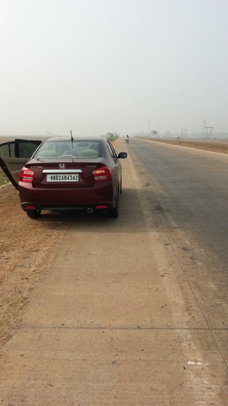 breakfast break on NH 60.jpg