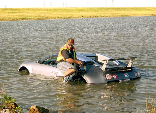 bugatti-veyron-crash-lake-01.jpg