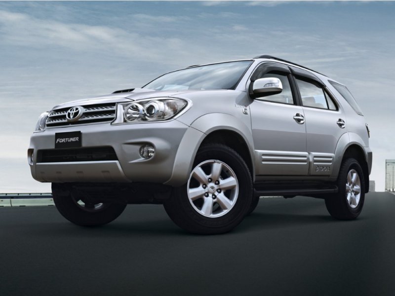 2009-toyota-fortuner-3.jpg