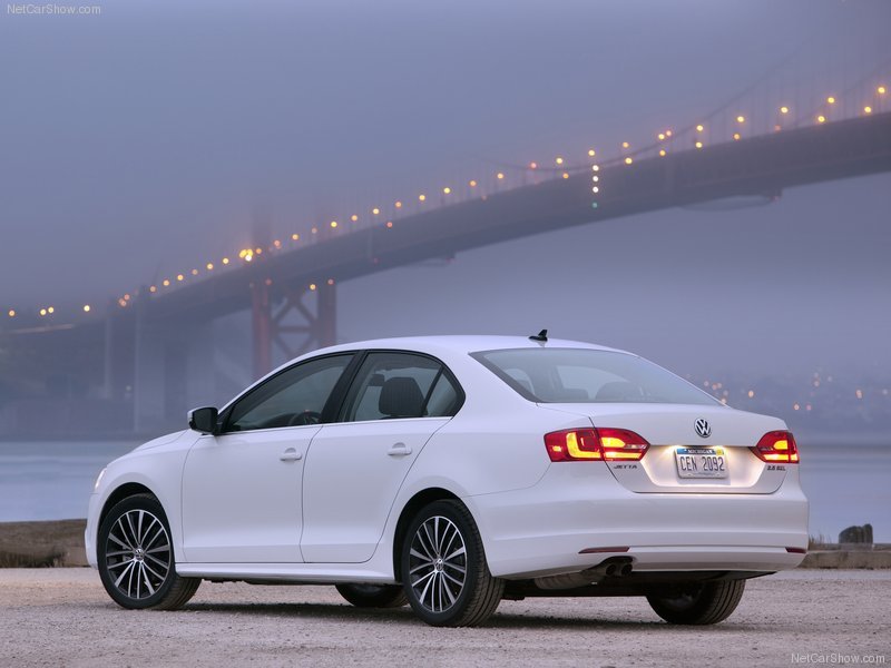 Volkswagen-Jetta_2011_800x600_wallpaper_2d.jpg