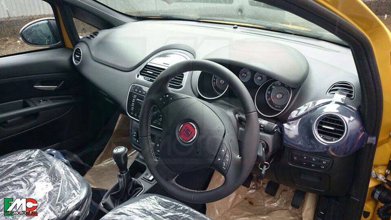 Fiat-Punto-facelift-fully-revealed-spyshot-interior.jpg