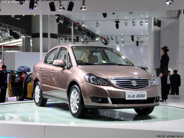 2011-Suzuki-SX4-3.jpg