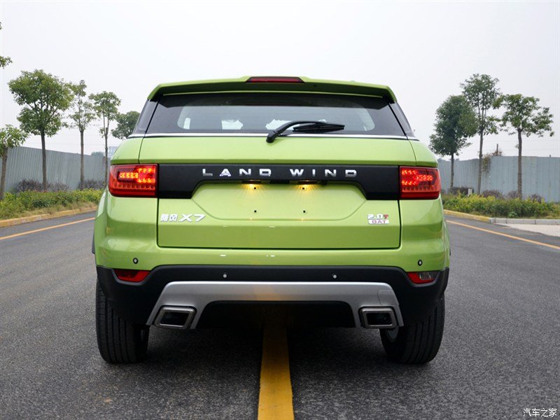 chinese-car-company-clones-range-rover-evoque_2.jpg