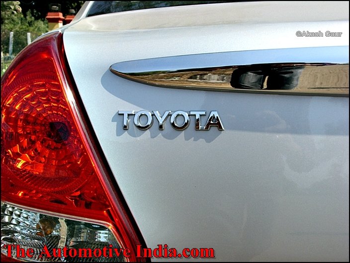 Toyota badge.JPG