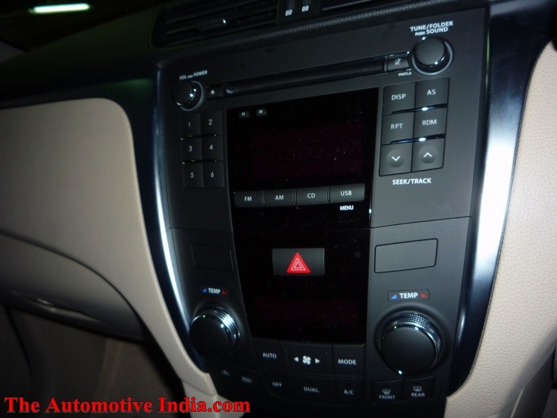 maruti kizashi console.jpg