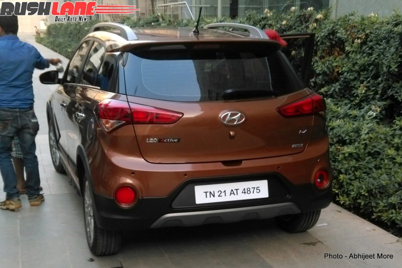 Hyundai-i20-Active-10-reflectors.jpg