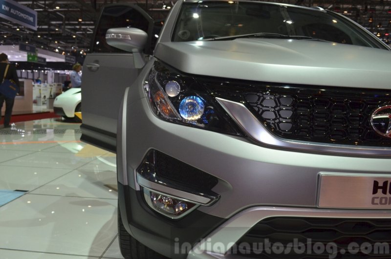 Tata-Hexa-headlamp-at-the-2015-Geneva-Motor-Show.jpg