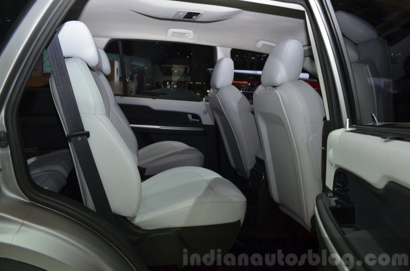 Tata-Hexa-rear-seat-at-the-2015-Geneva-Motor-Show.jpg