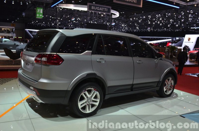 Tata-Hexa-rear-three-quarters-at-the-2015-Geneva-Motor-Show.jpg