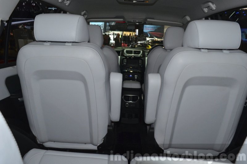 Tata-Hexa-captain-seats-at-the-2015-Geneva-Motor-Show.jpg