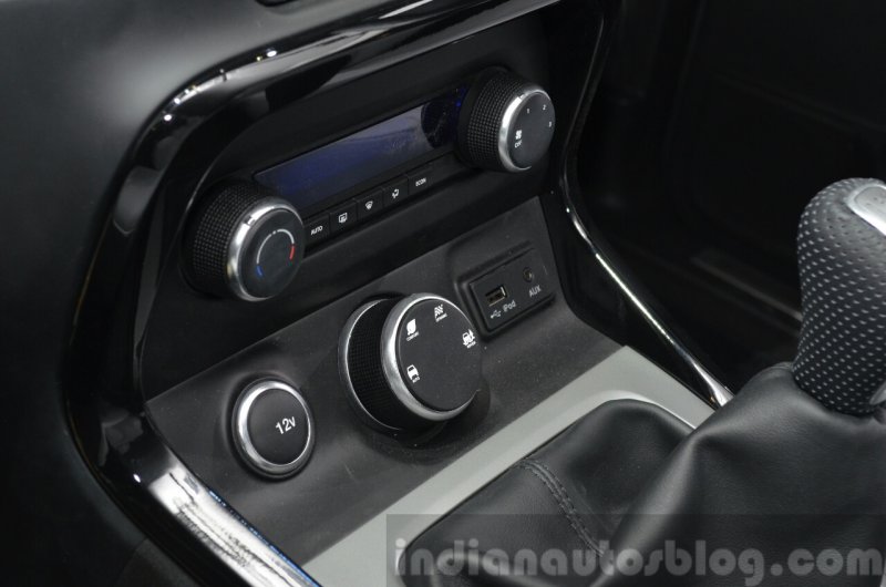 Tata-Hexa-climate-controls-at-the-2015-Geneva-Motor-Show.jpg