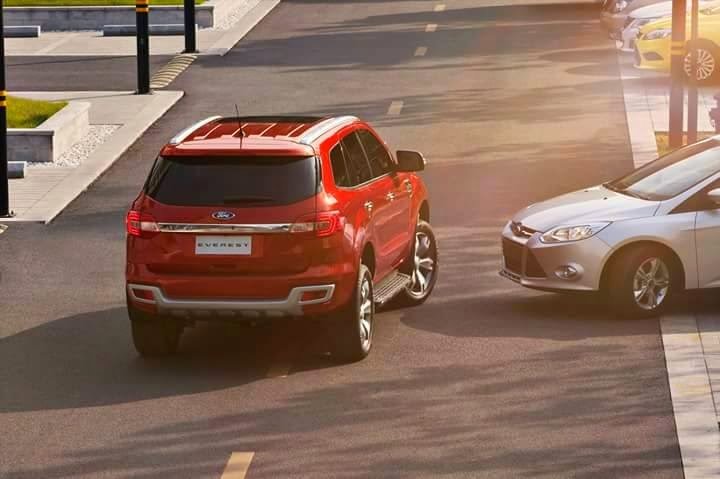 2015-Ford-Everest-press-shot-rear.jpg