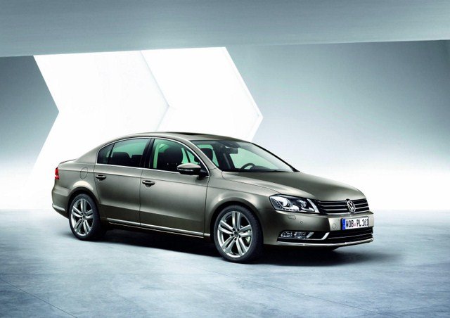 2011-VW-Passat-India-Front.jpg