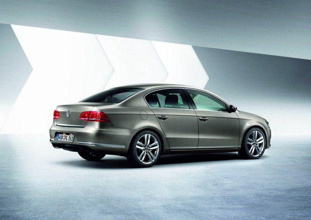 2011-VW-Passat-India-rear.jpg