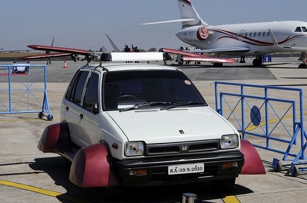 Flying-Maruti-800-BLorean.jpg