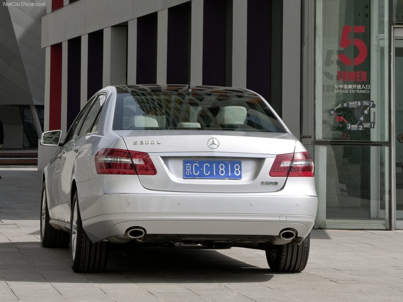 Mercedes-Benz-E-Class_L_2011_800x600_wallpaper_0b.jpg