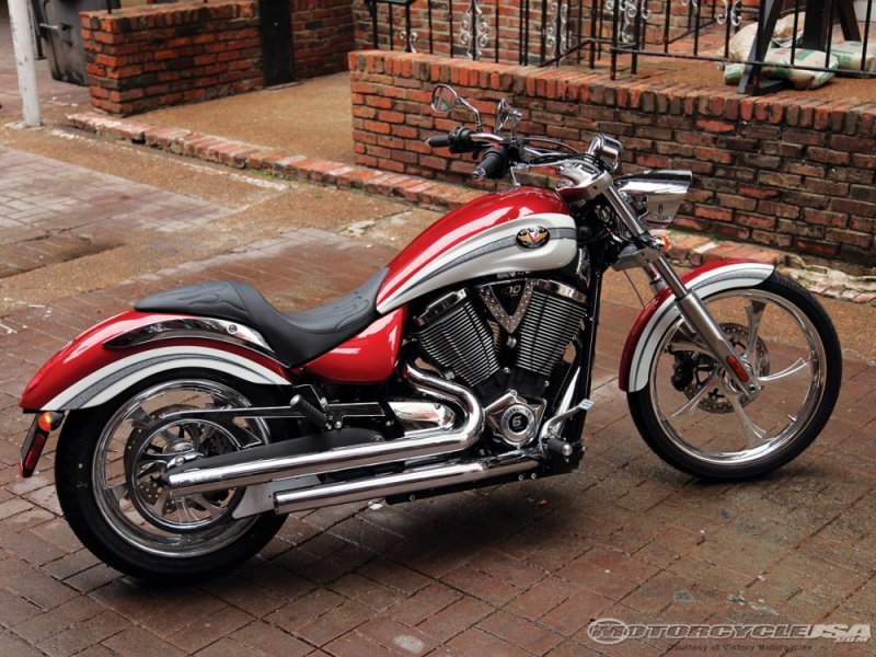 2010-victory-motorcycles-first-look-15.jpg