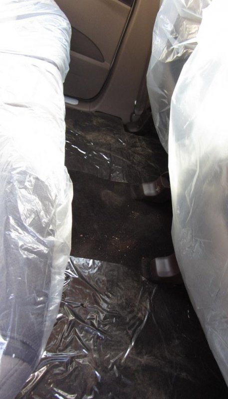 Mahindra-XUV-500-Rear-Floor-with-Covers.JPG
