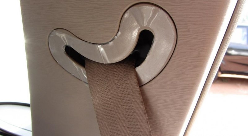 Mahindra-XUV-500-Safty-Belt-Hook.JPG