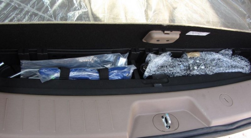 Mahindra-XUV-500-Toolkit.JPG