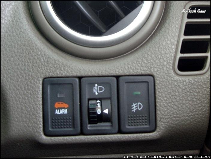 Maruti-Suzuki-SX4-Diesel--Control-Buttons.JPG