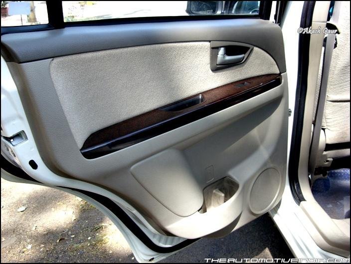 Maruti-Suzuki-SX4-Diesel--Door-Interior.JPG