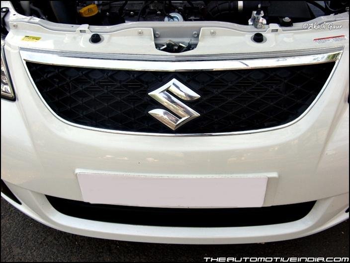 Maruti-Suzuki-SX4-Logo-on-Grill.JPG