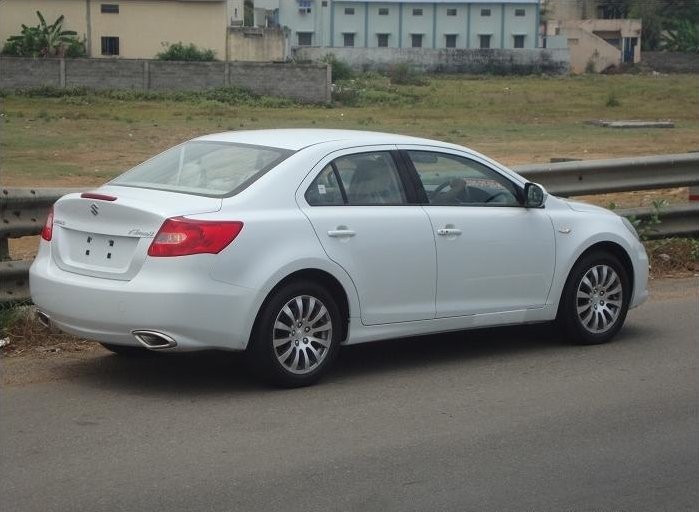 Maruti-Suzuki-Kizashi-Side-View.JPG