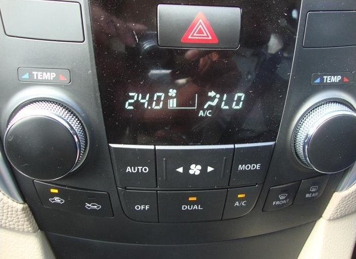 Maruti-Suzuki-Kizashi-AC-Controls.JPG