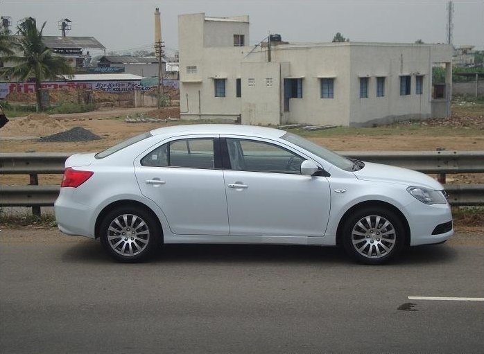 Maruti-Suzuki-Kizashi-Side-Profile.JPG