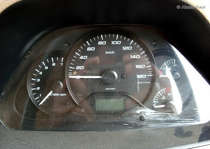 Tata-Venture-Instrument-Cluster.JPG