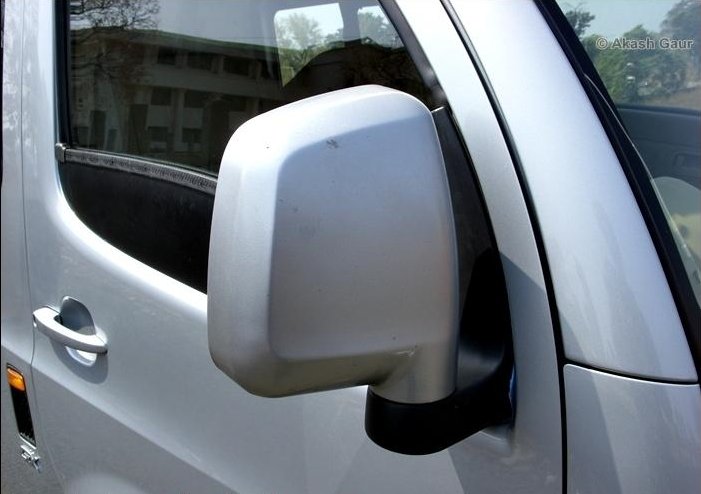 Tata-Venture-Outside-Rear-View-Mirror.JPG