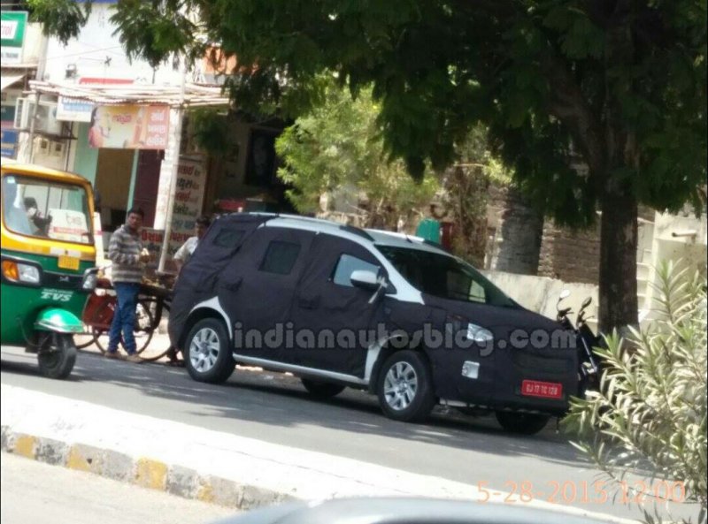 Chevrolet-Spin-India-test-mule-spotted-in-Baroda-2016-launch.jpg